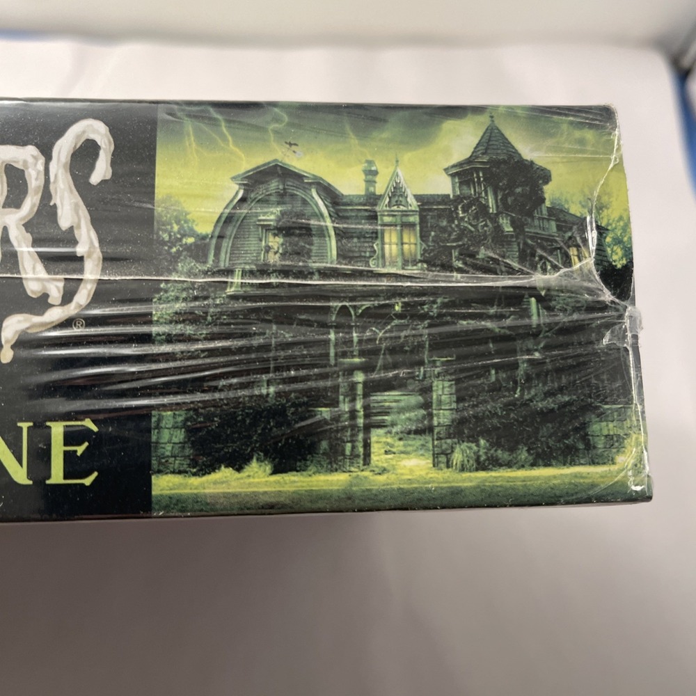 Moebius HO Scale The Munsters House at 1313 Mockingbird Lane Model Kit New - Picture 7 of 11